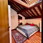 Apartment Guesthost - Elegant In Center Of