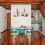 Guesthost - Elegant In Center Of Apartment