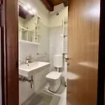 Guesthost - Elegant In Center Of Apartment