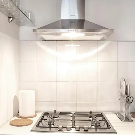 Guesthost - Elegant In Center Of Apartment