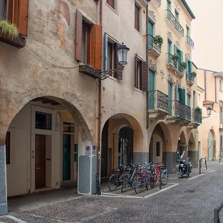 Apartment Guesthost - Elegant In Center Of Padova